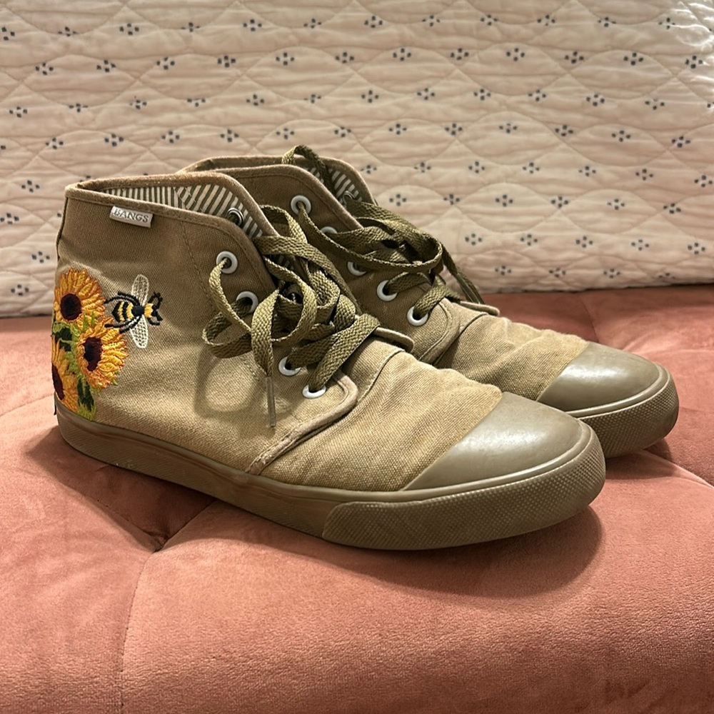 BANGS olive green high tops size 8.5.